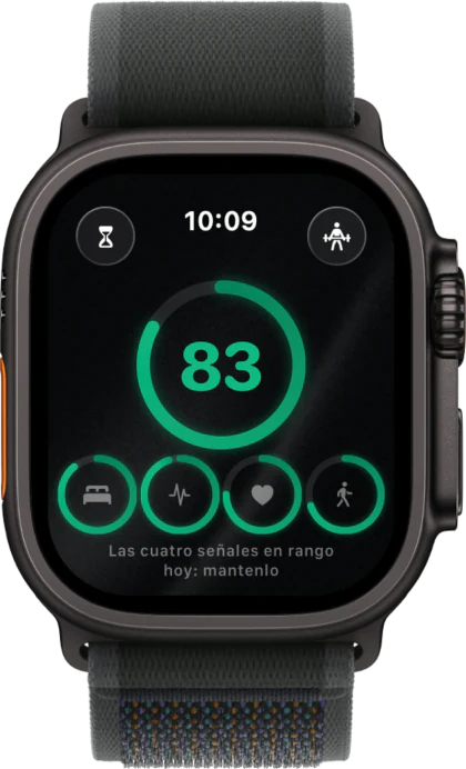 Apple Watch Ultra mostrando el Health Score de Human Codex con los cuatro anillos de señales del día